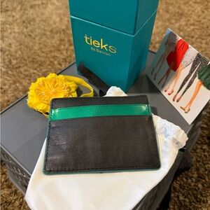 Tieks Card Case Emerald Patent NIB